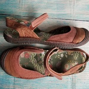 Keen Golden Summer canvas sandals size 11